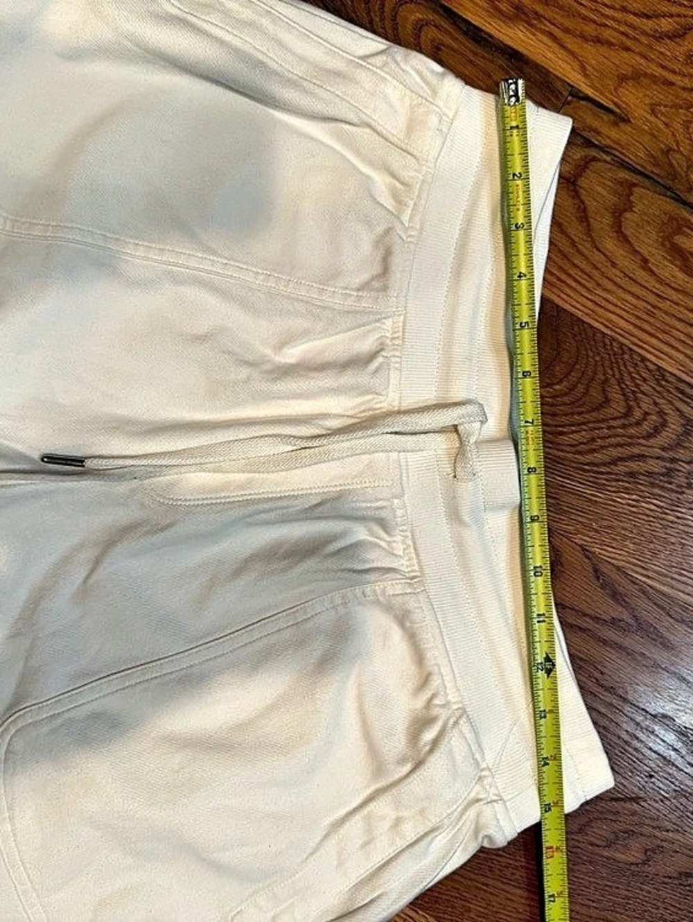 Athleta Farallon Midi Short
Color: Magnolia White size Medium - Picture 8 of 8